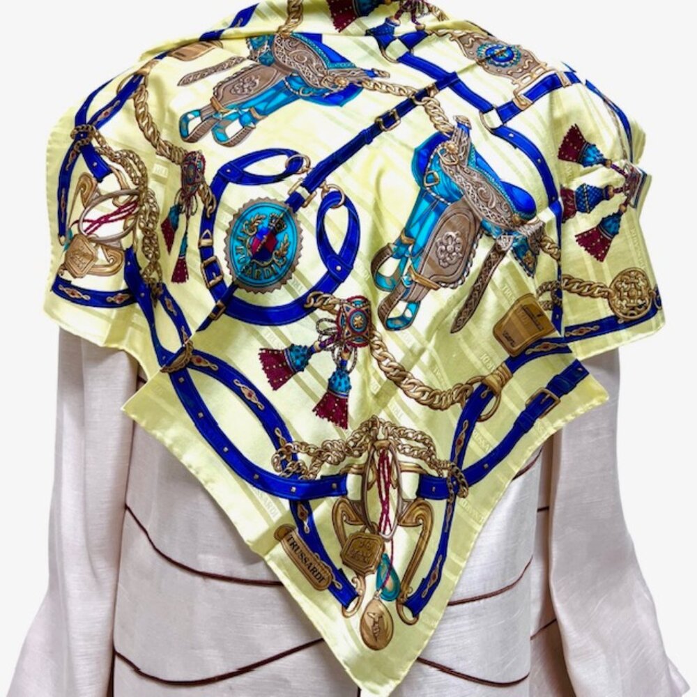 Unused TRUSSARDI Mini Scarf Silk Satin 23" pale yellow blue gold chain bow (29)